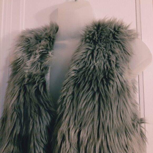 Dylan Los Angeles Faux Fur Vest size Small - Picture 2 of 5